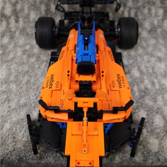 LEGO Technic Race Set 42141 McLaren Formula 1 Team 2022 Race Car W/ Box & Manual - Picture 6 of 15